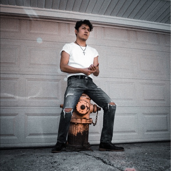 Meet your Posher, Alex - Picture 1 of 1